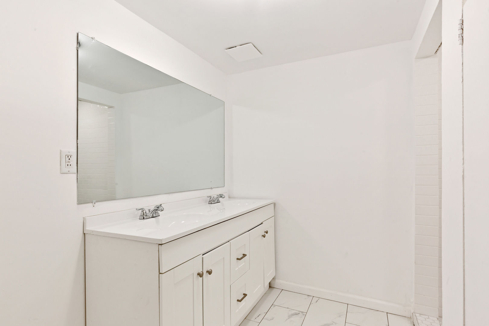 194 N Entrance Avenue Property Photo 33