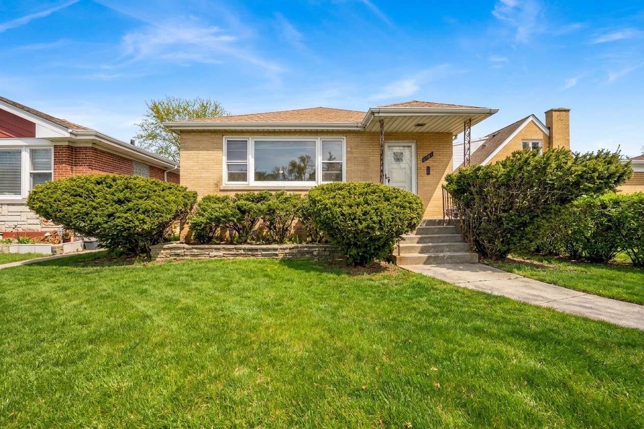 5265 W Devon Avenue Property Photo 1