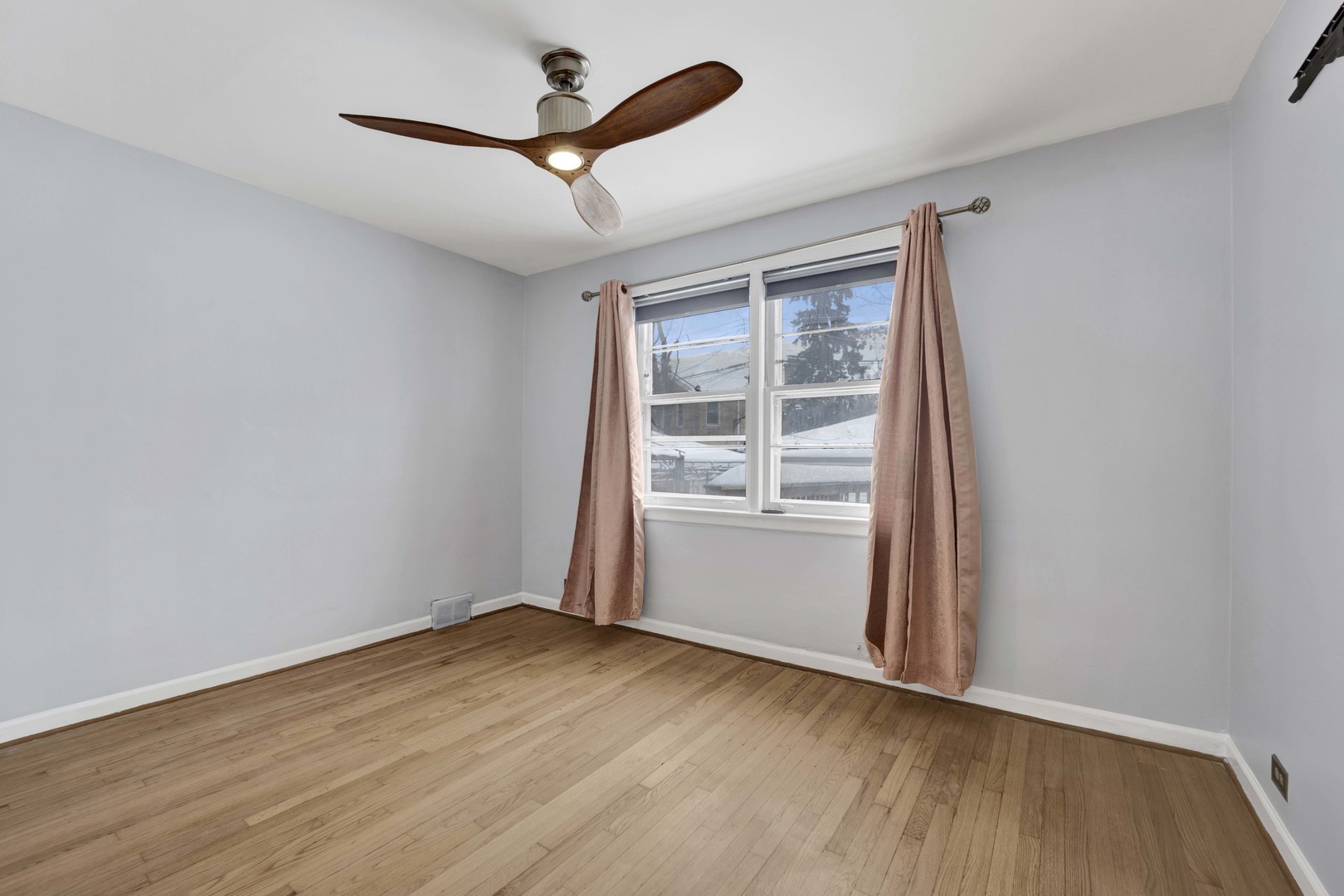 5265 W Devon Avenue Property Photo 7