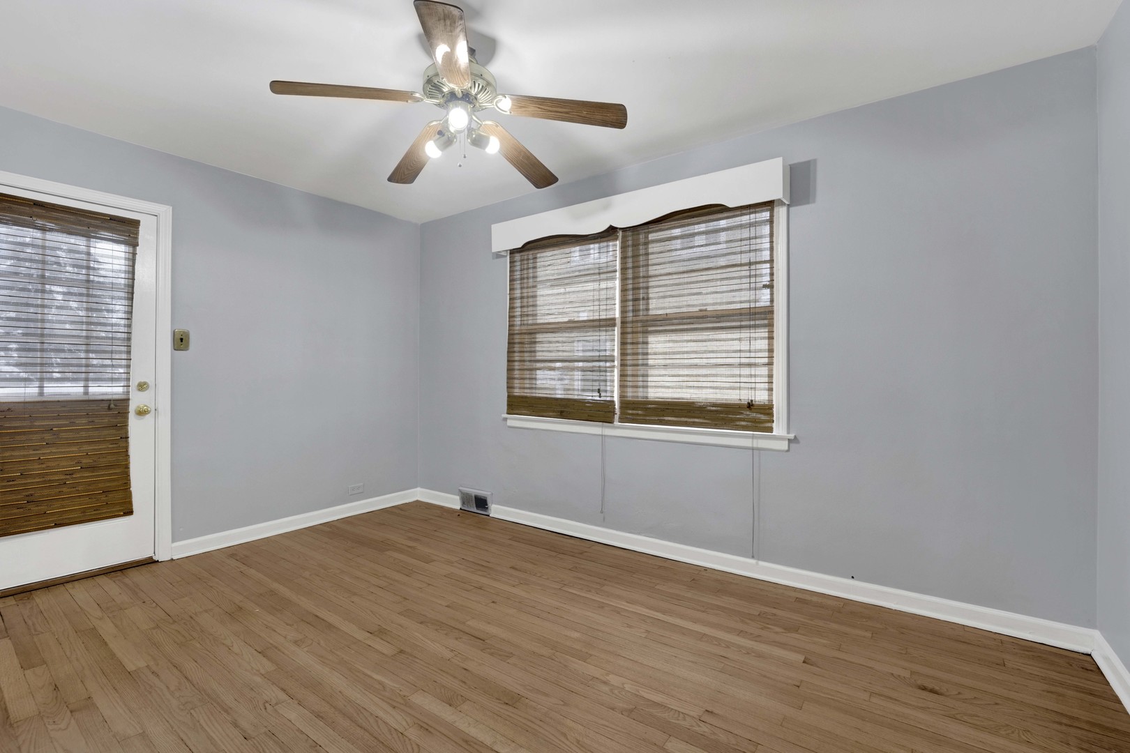 5265 W Devon Avenue Property Photo 9