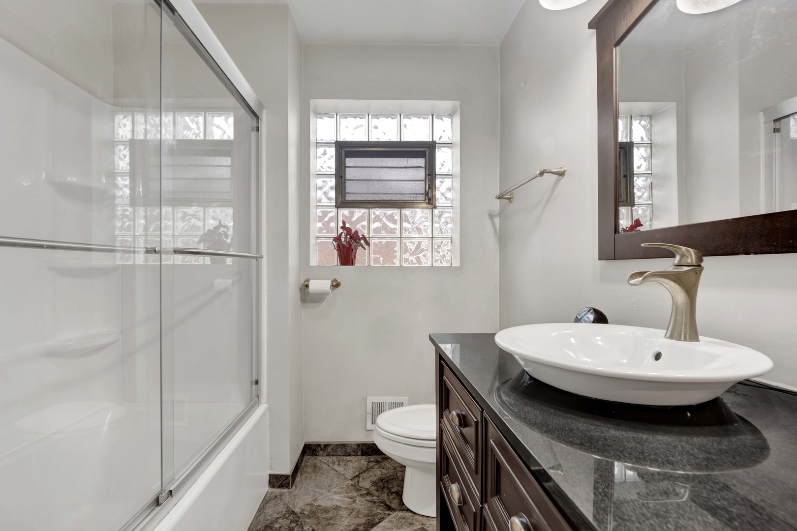 5265 W Devon Avenue Property Photo 11