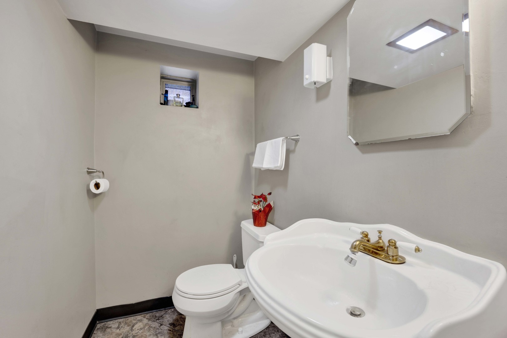 5265 W Devon Avenue Property Photo 15