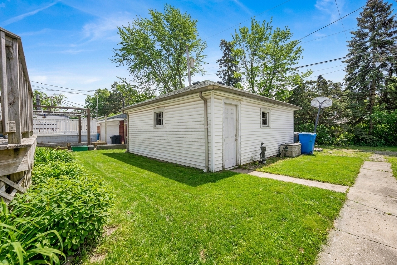 5265 W Devon Avenue Property Photo 19
