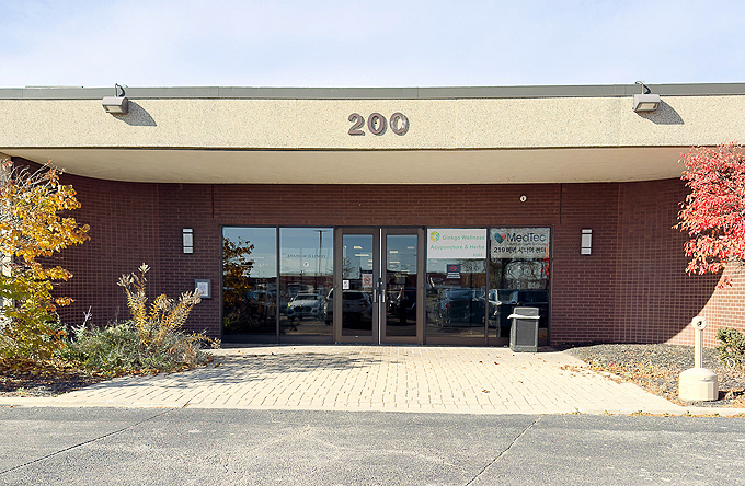 1400 S Wolf Road Property Photo 4