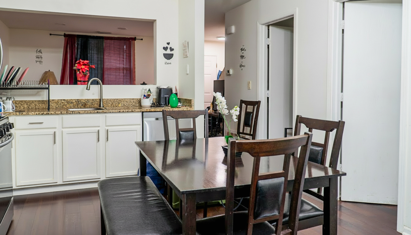 1525 S Lawndale Avenue Property Photo 7