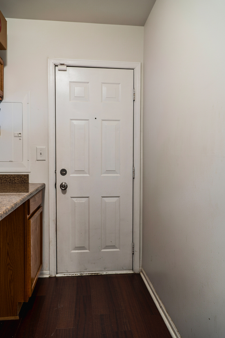 1525 S Lawndale Avenue Property Photo 10