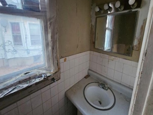 15612 Turlington Avenue Property Photo 7