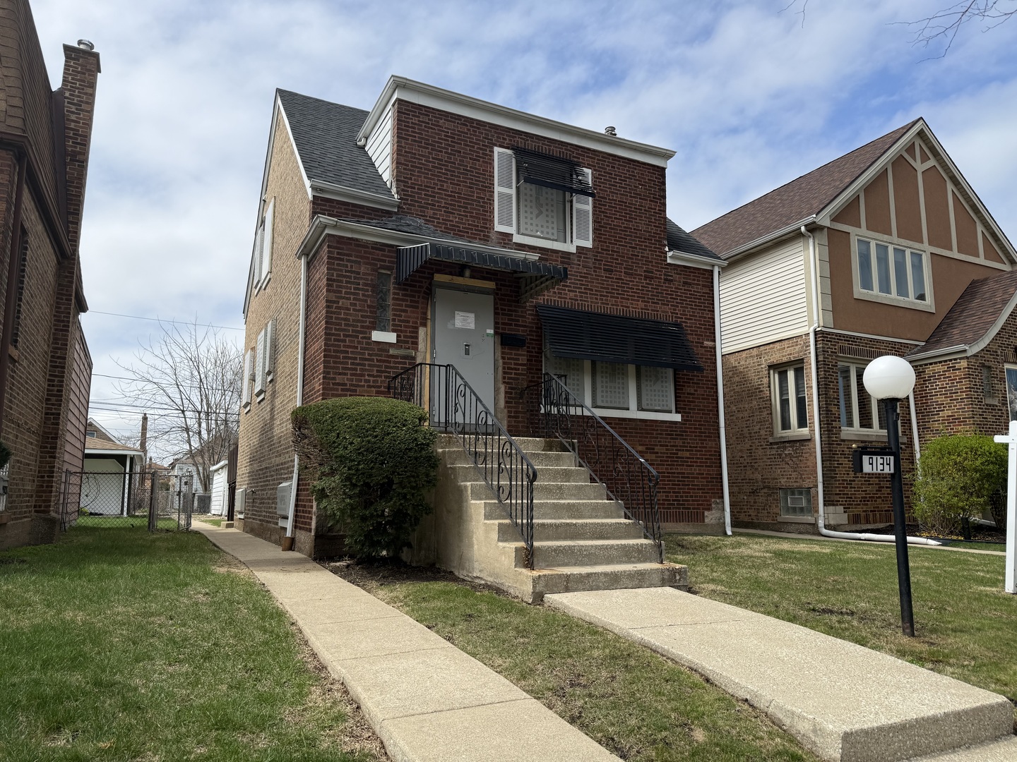 9134 S Paxton Avenue Property Photo 1