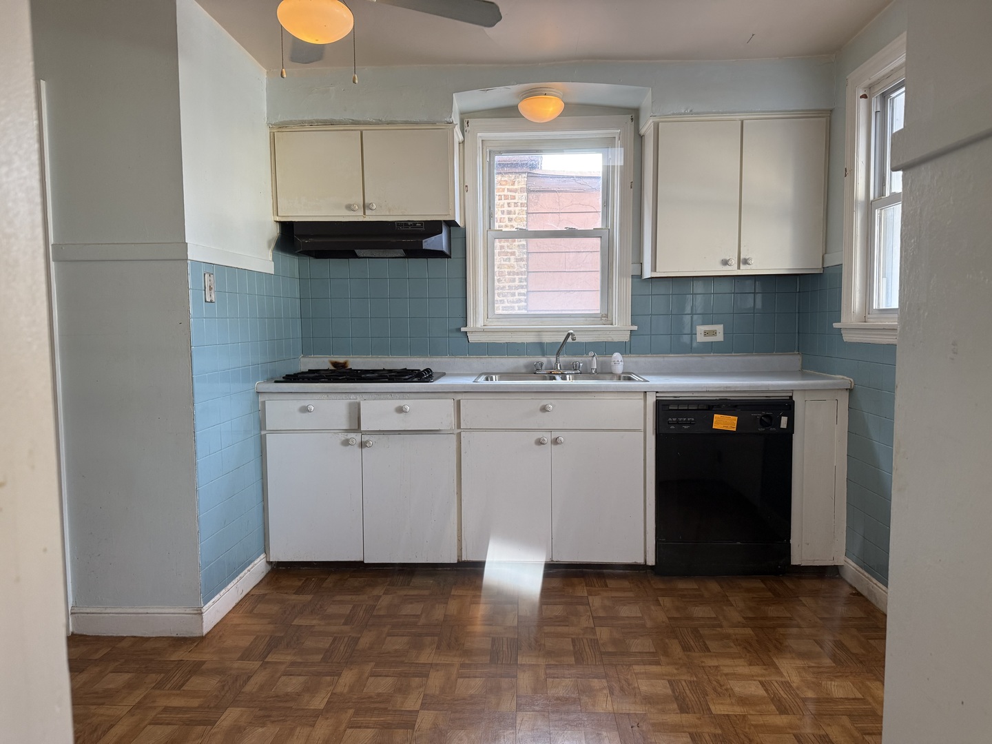 9134 S Paxton Avenue Property Photo 5