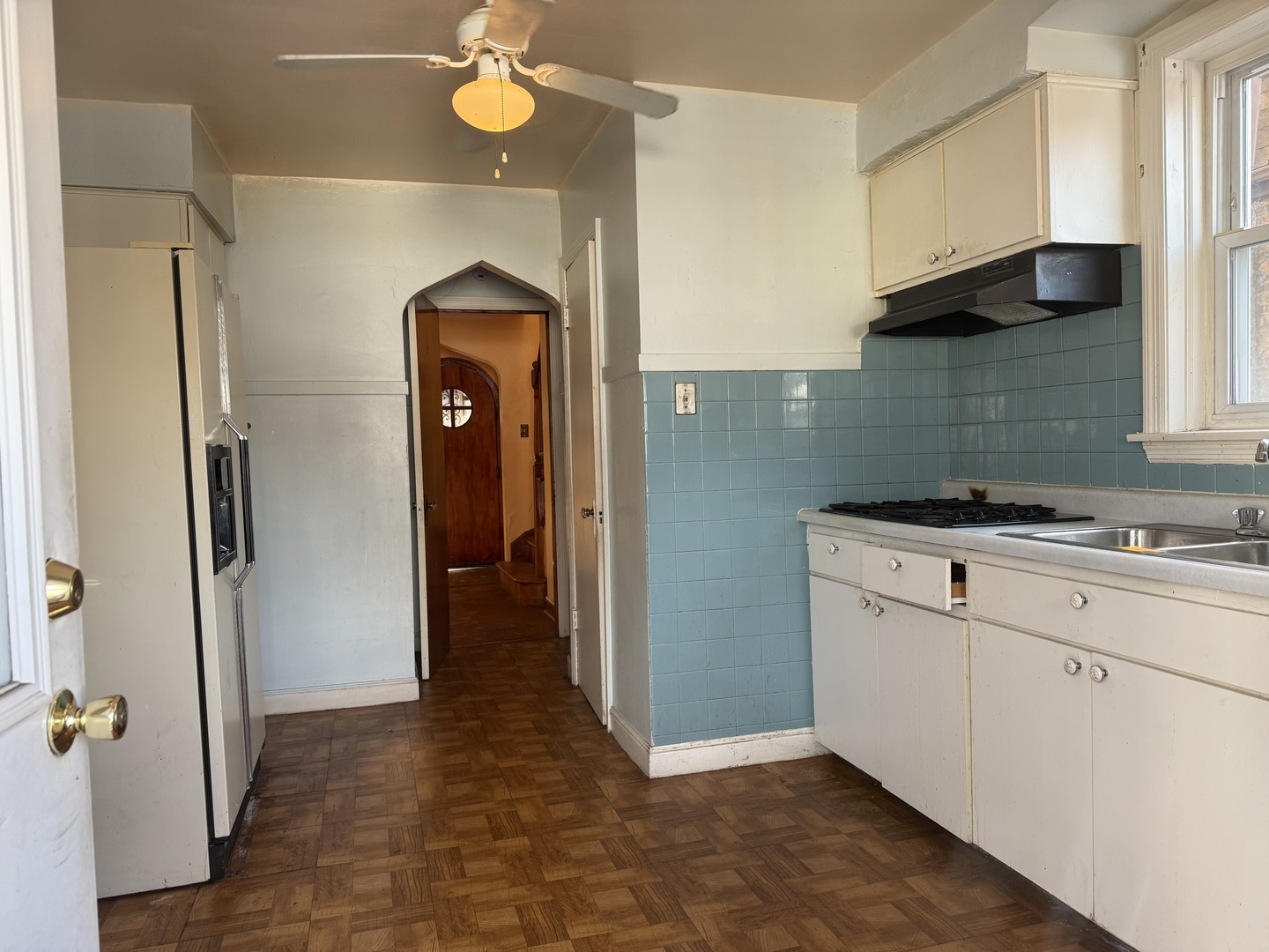 9134 S Paxton Avenue Property Photo 6