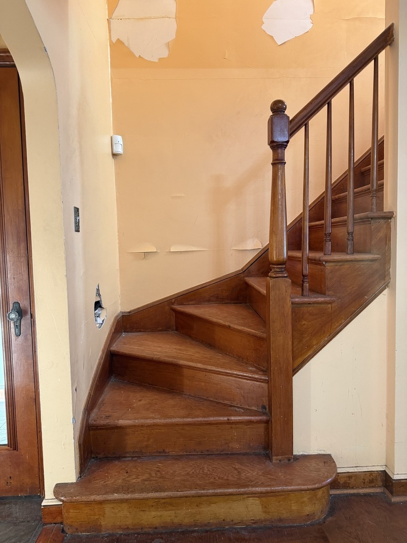 9134 S Paxton Avenue Property Photo 7