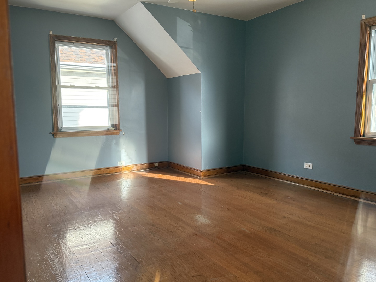 9134 S Paxton Avenue Property Photo 8