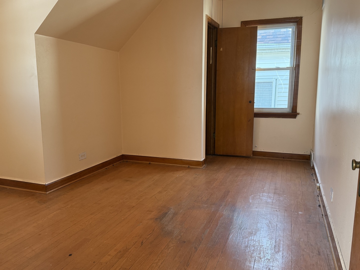 9134 S Paxton Avenue Property Photo 9