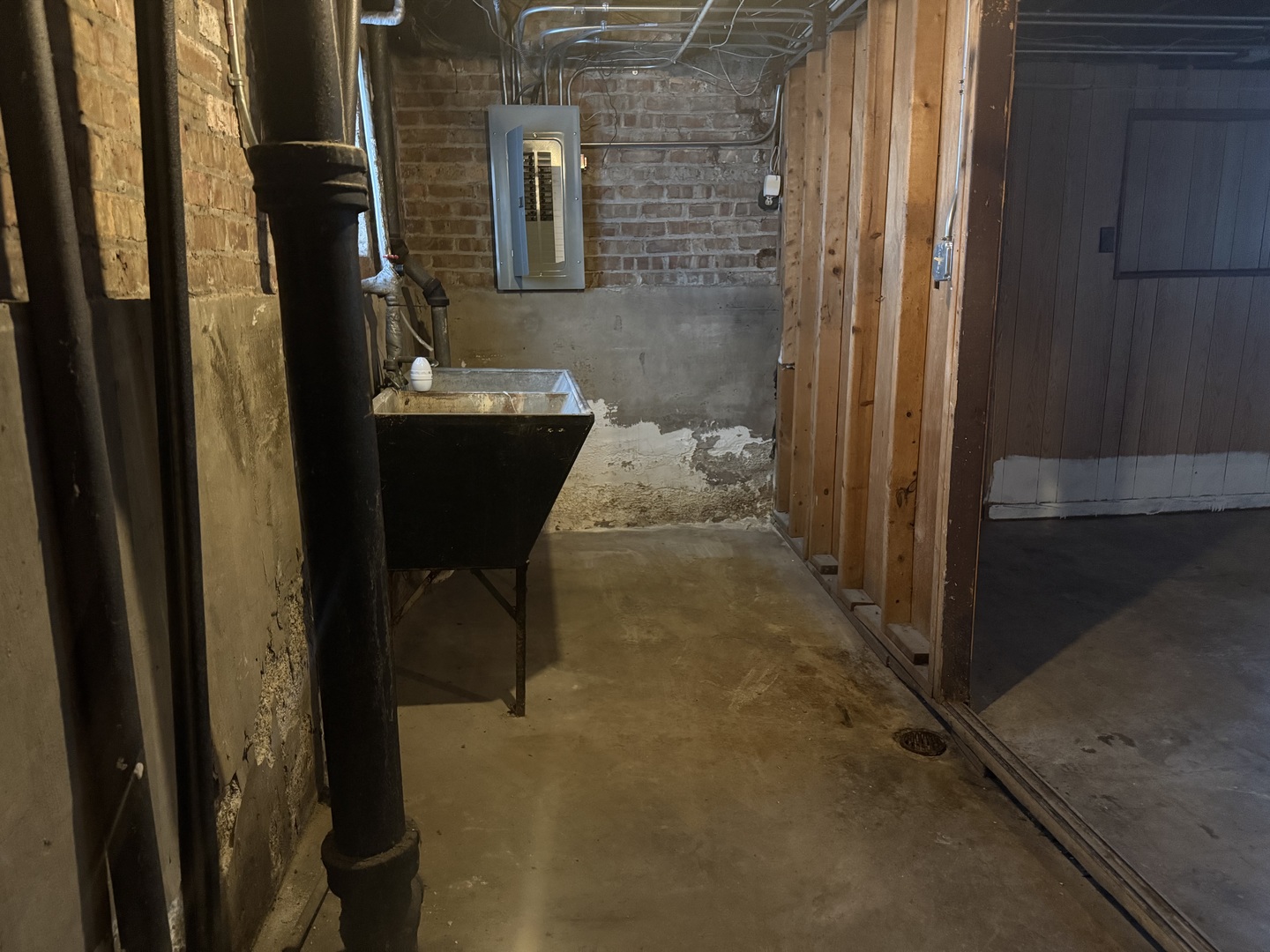9134 S Paxton Avenue Property Photo 16