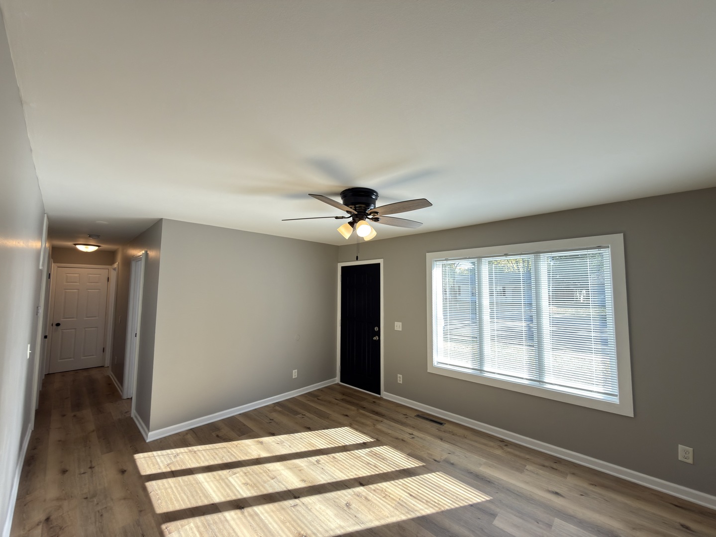 2612 W Kirby Avenue Property Photo 3