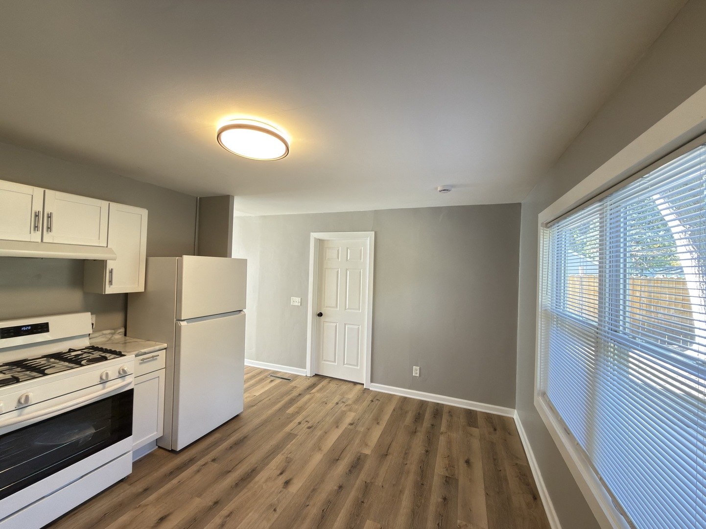 2612 W Kirby Avenue Property Photo 5