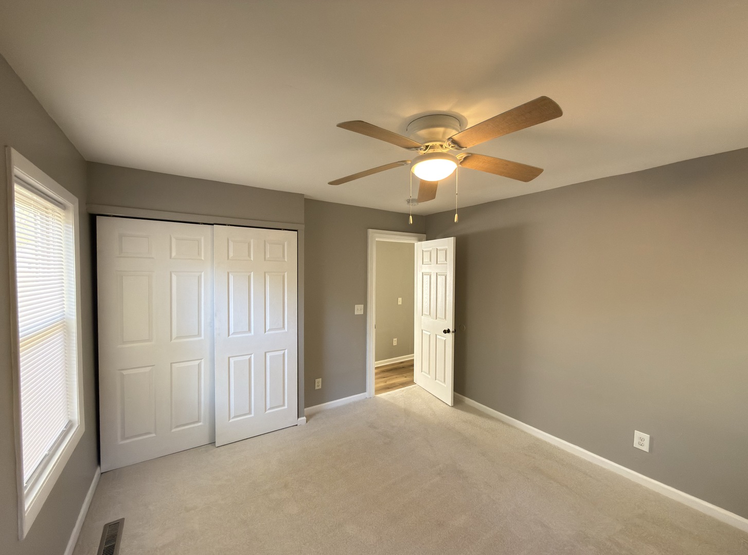 2612 W Kirby Avenue Property Photo 6