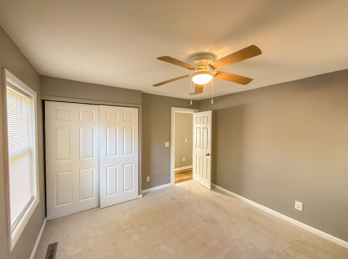 2612 W Kirby Avenue Property Photo 8