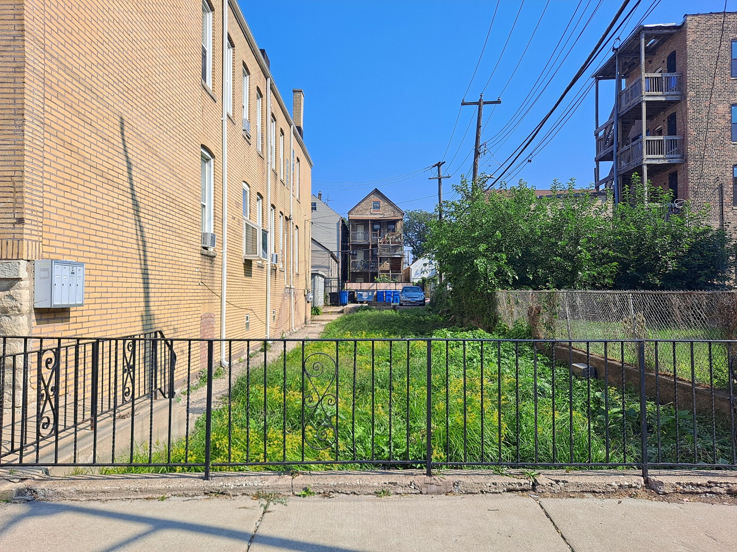 1012 W 32nd Place Property Photo 1