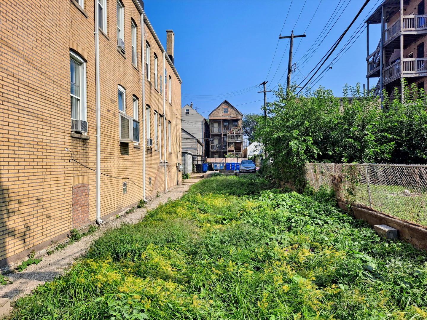 1012 W 32nd Place Property Photo 2