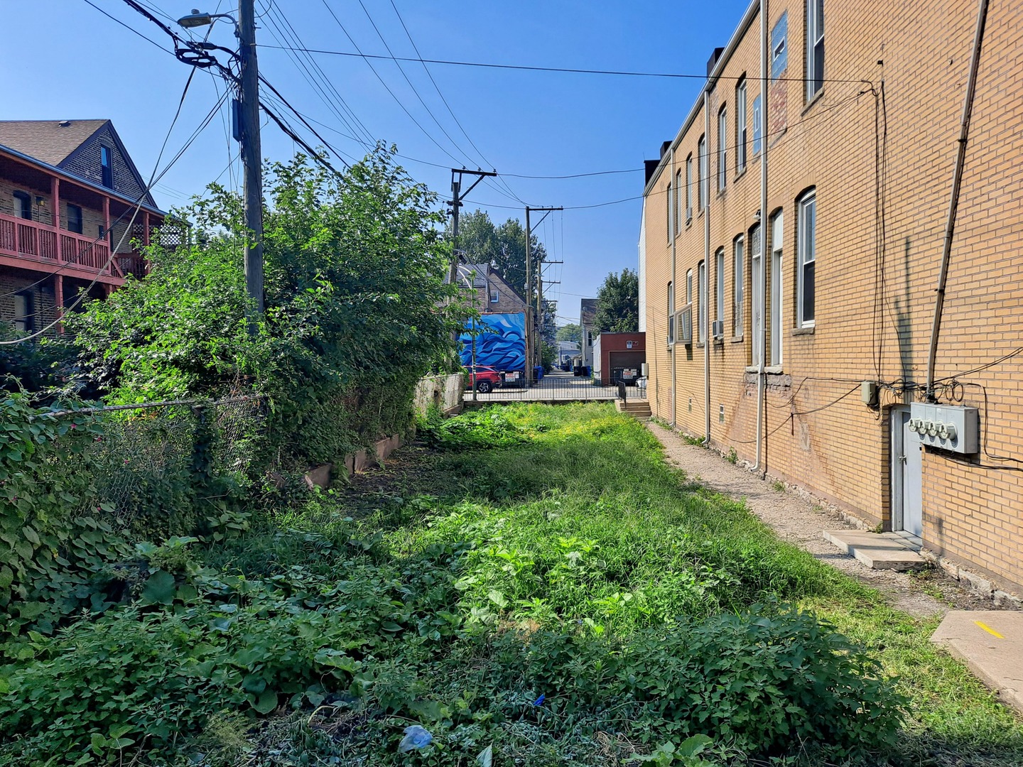 1012 W 32nd Place Property Photo 3