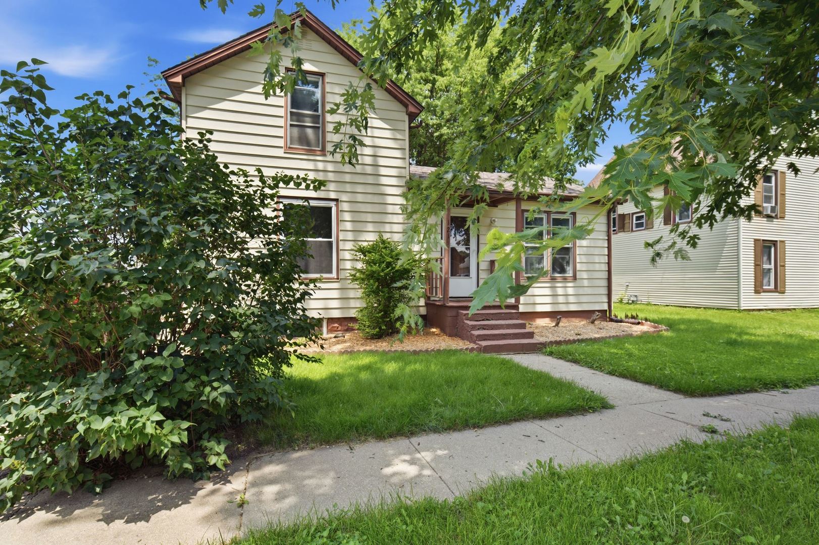 121 E James Street Property Photo 3