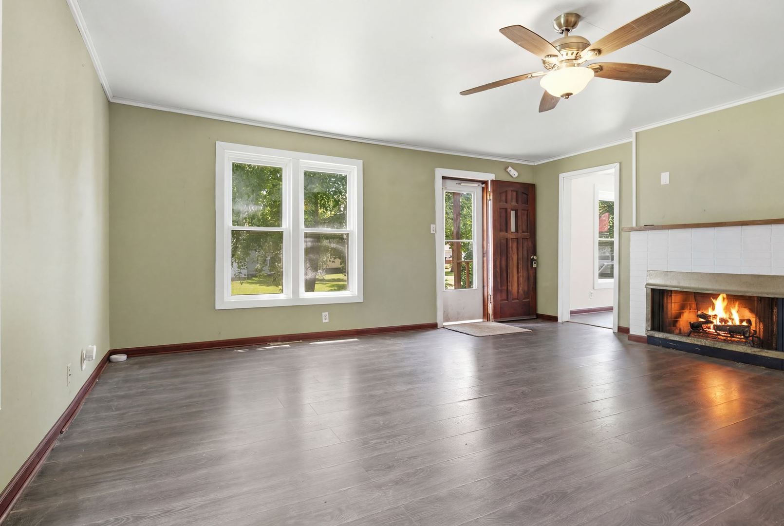 121 E James Street Property Photo 10