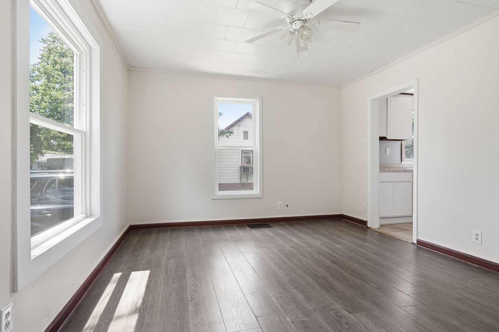 121 E James Street Property Photo 12