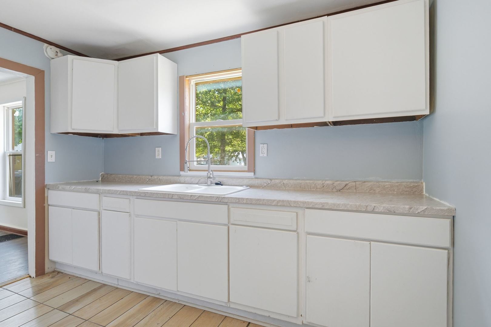 121 E James Street Property Photo 13