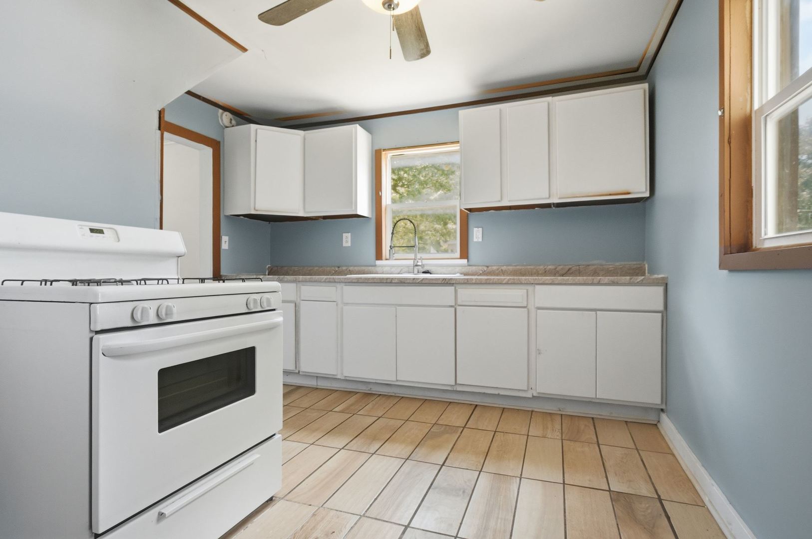 121 E James Street Property Photo 14