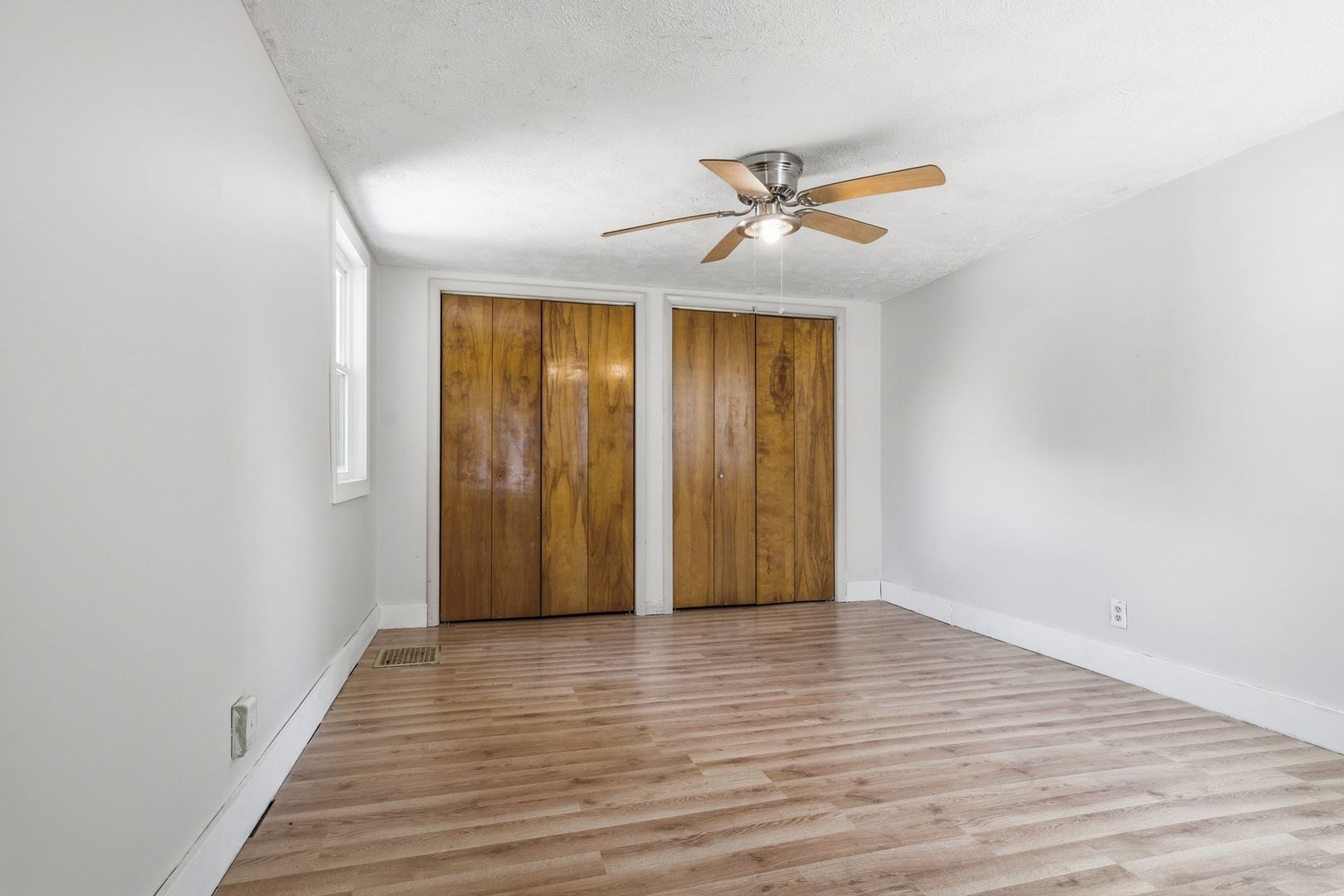 121 E James Street Property Photo 19