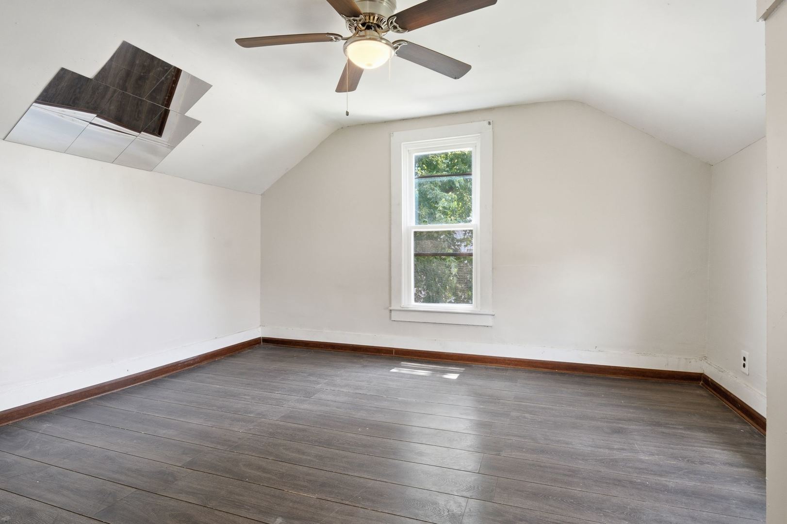 121 E James Street Property Photo 20