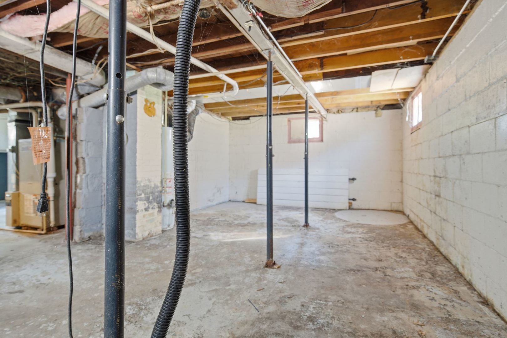 121 E James Street Property Photo 25