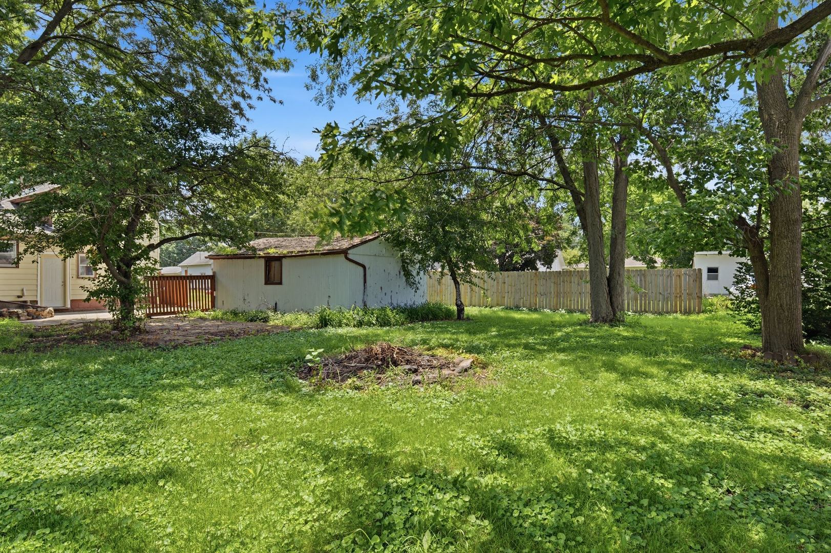 121 E James Street Property Photo 27