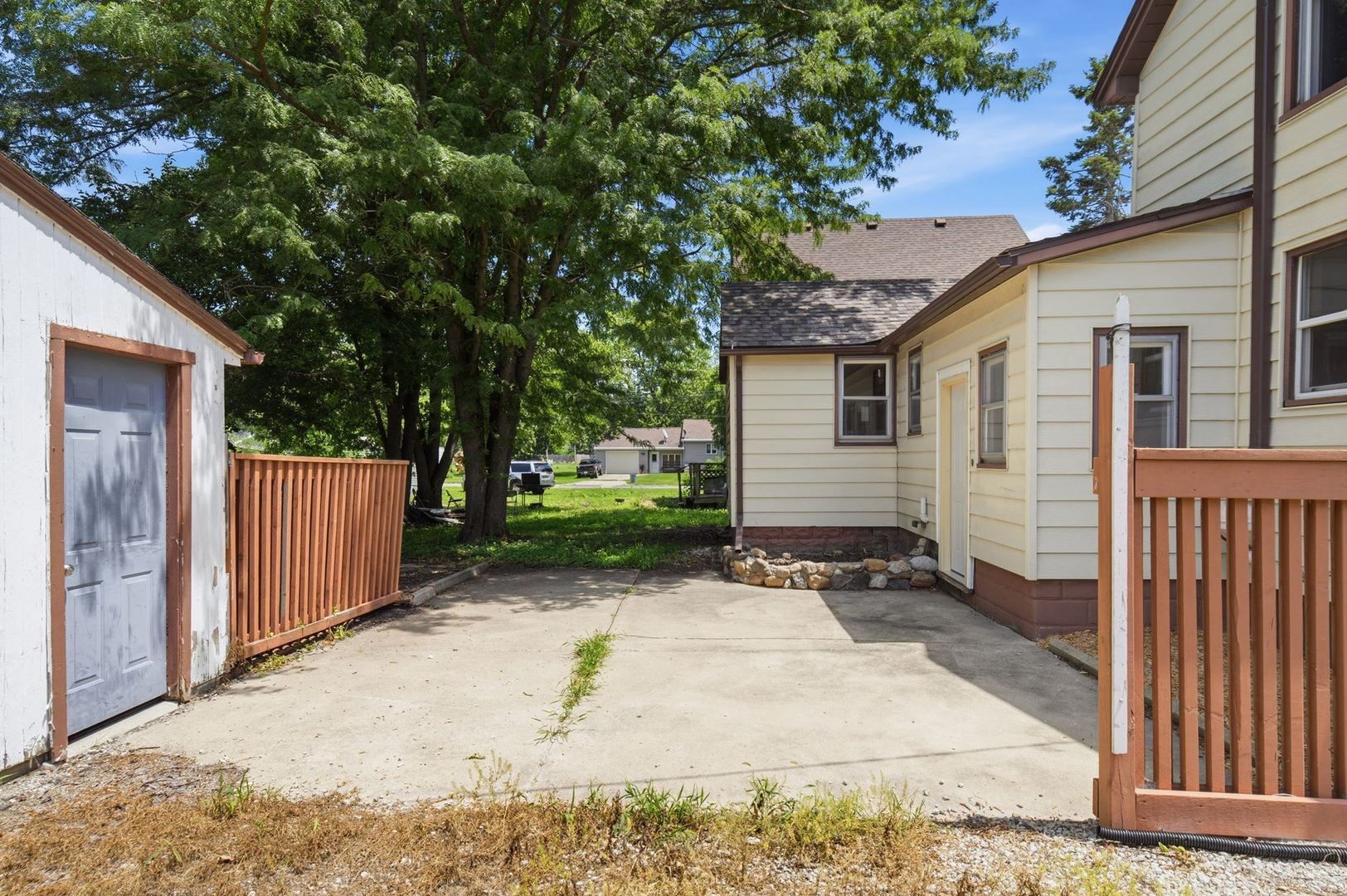 121 E James Street Property Photo 29