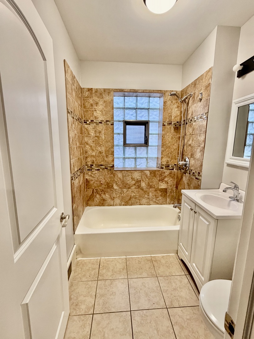 6210 S Sacramento Avenue Property Photo 13