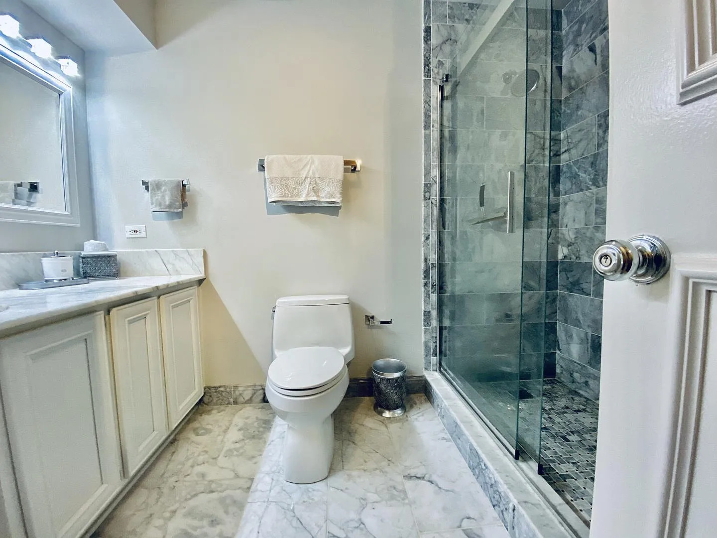 680 N Lake Shore Drive 1119 Property Photo 21