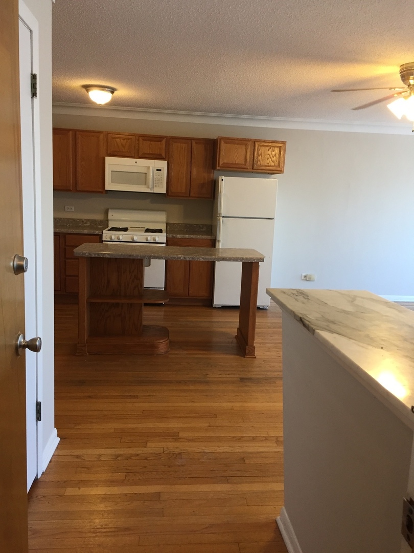 6037 W Belmont Avenue Property Photo 8