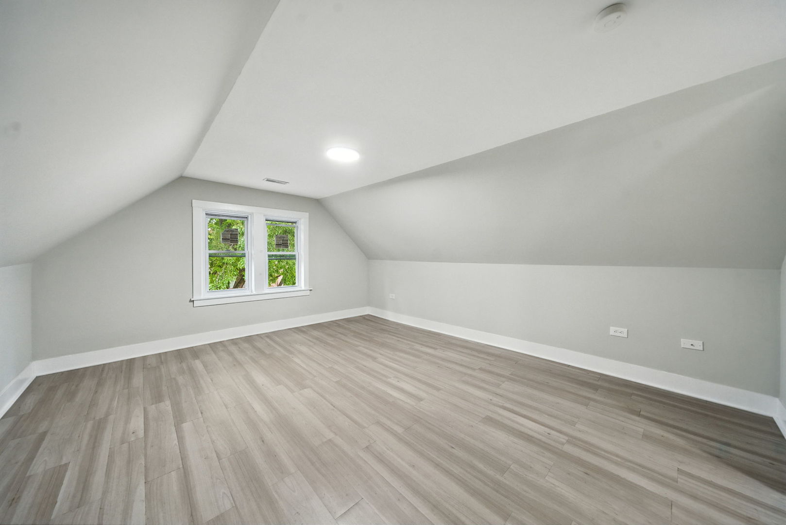 7318 S Aberdeen Street Property Photo 9