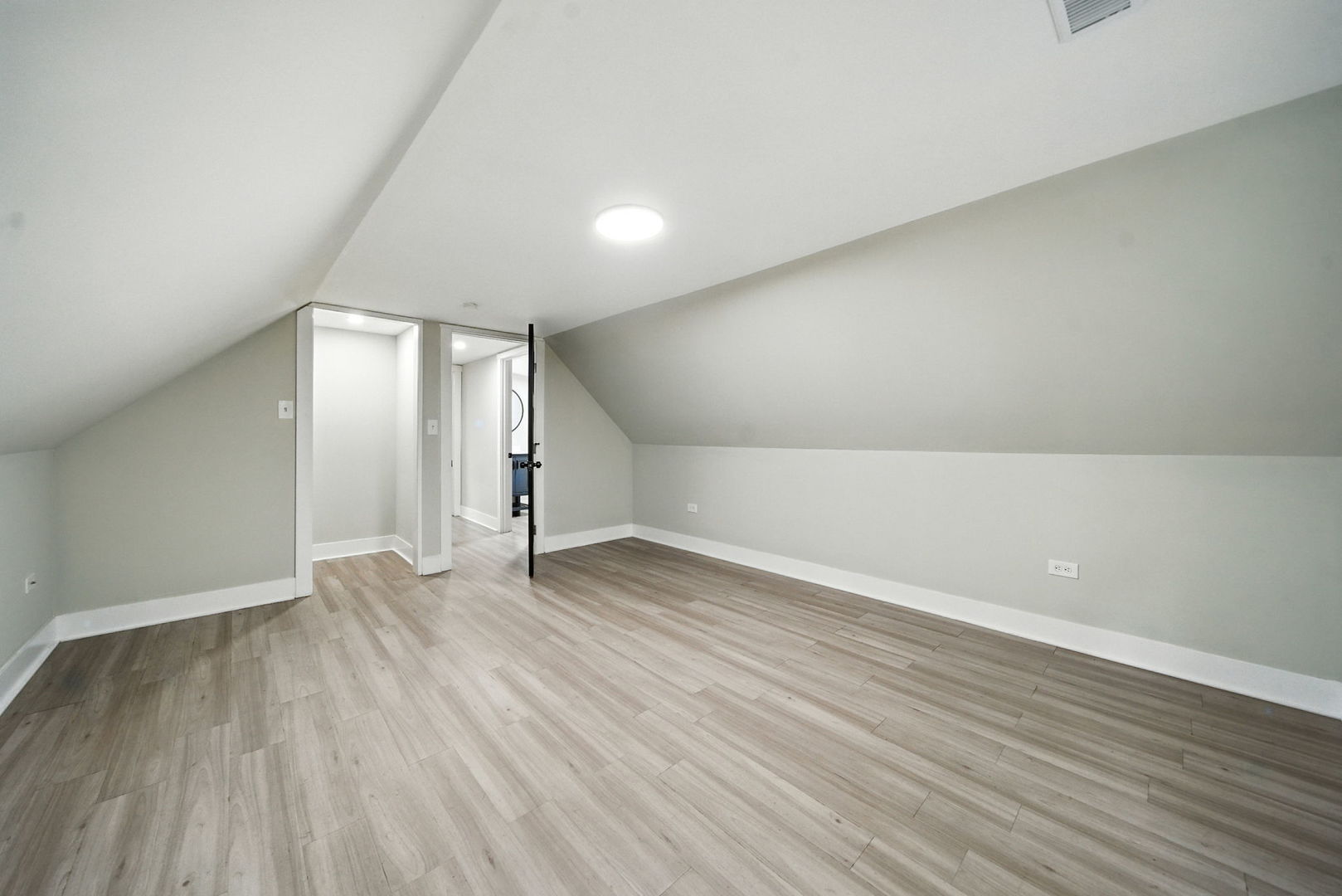 7318 S Aberdeen Street Property Photo 10