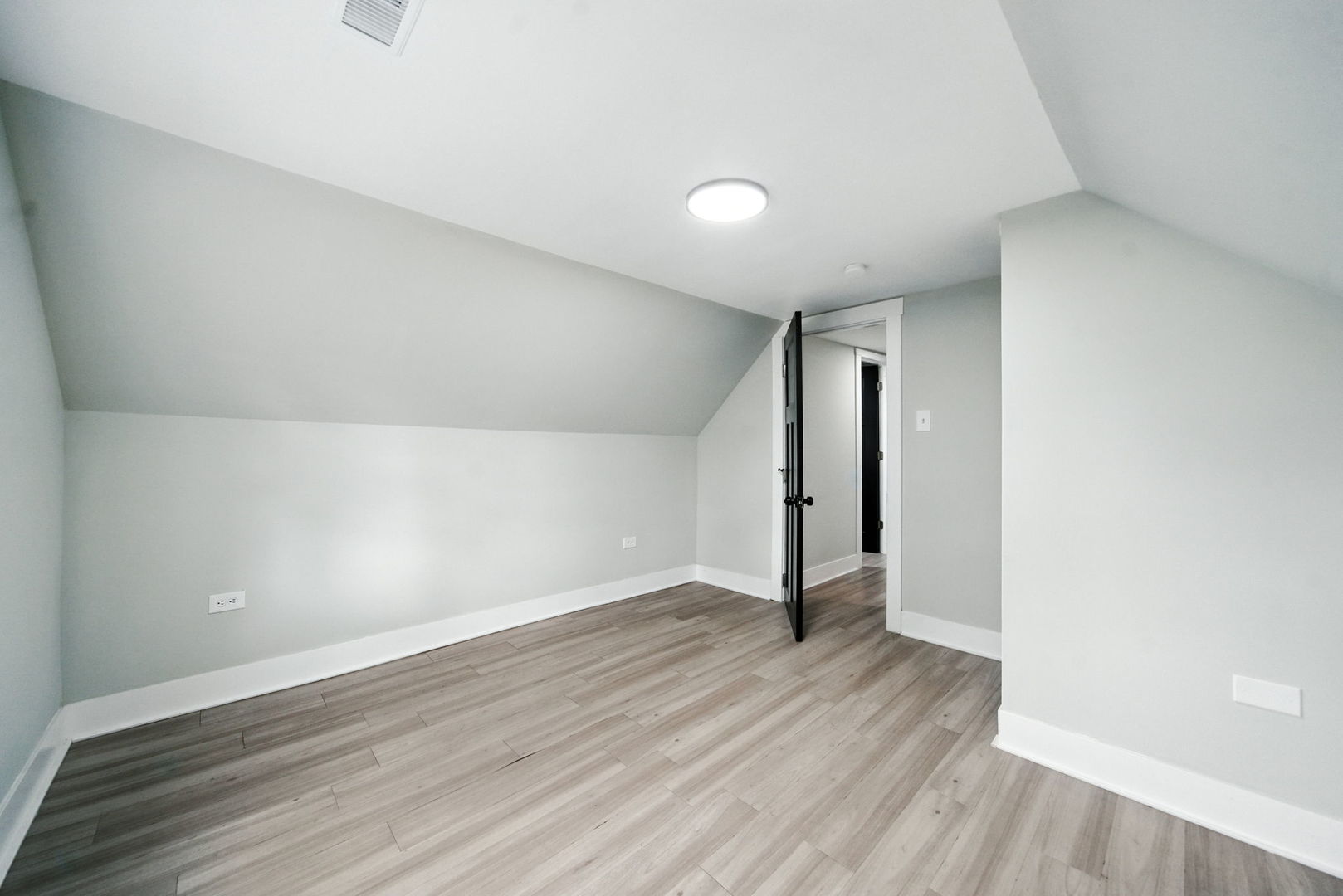 7318 S Aberdeen Street Property Photo 12