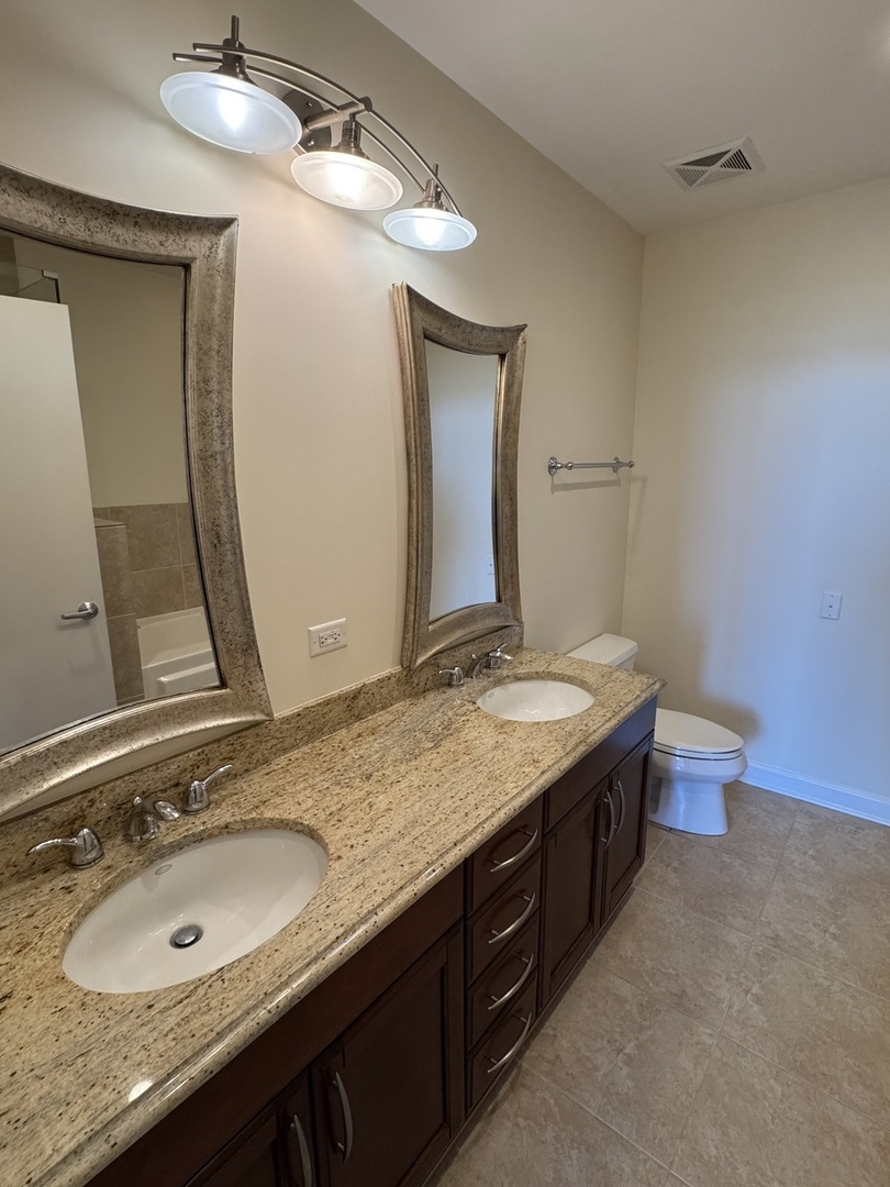 1235 S Prairie Avenue 1303 Property Photo 12