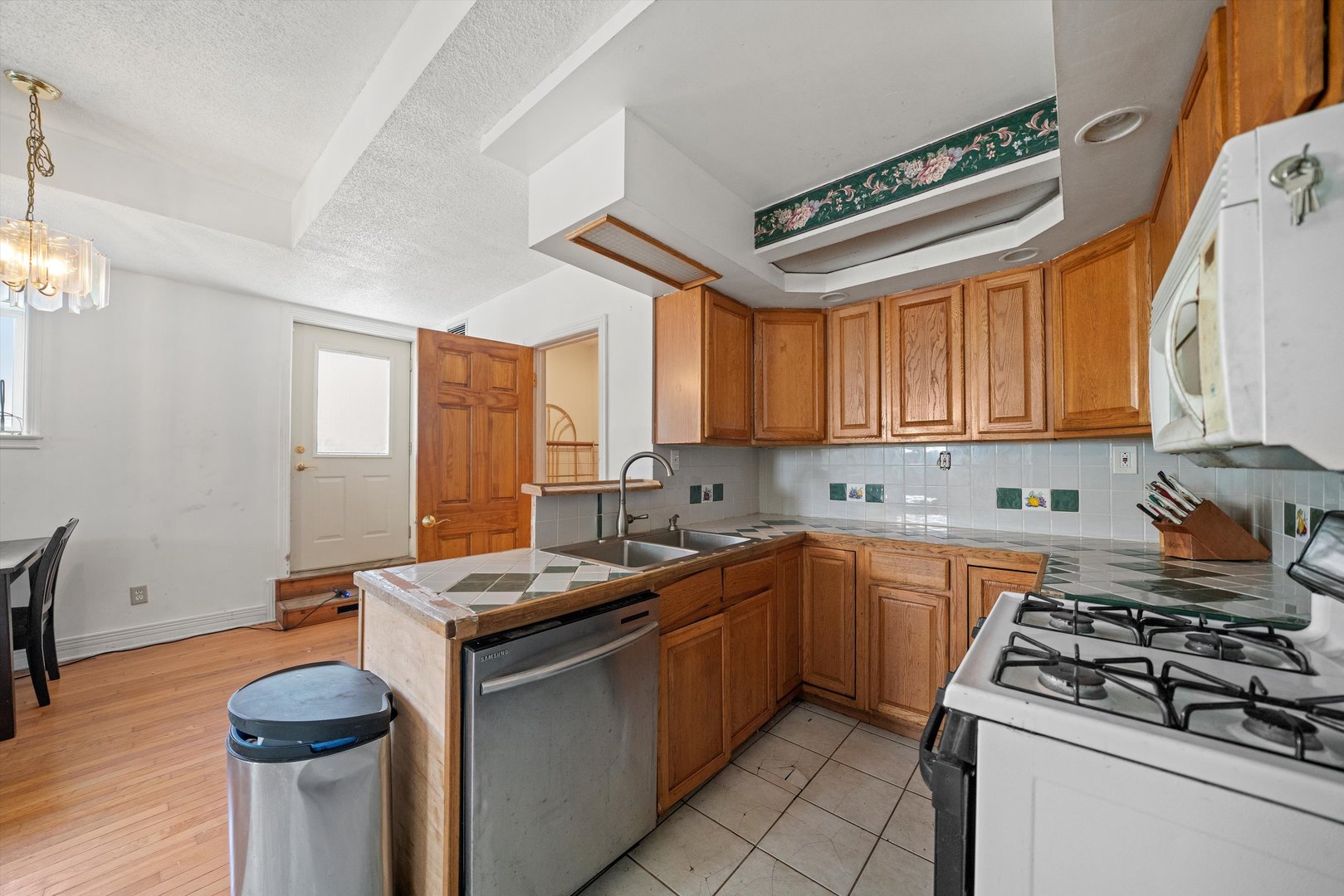591 Burnham Avenue Property Photo 29