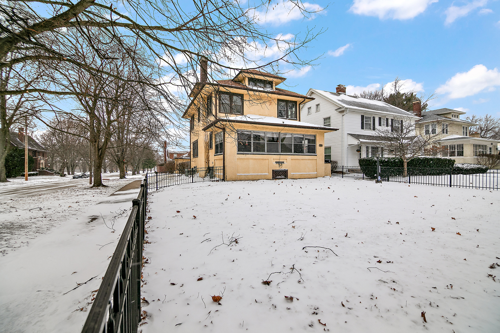 997 S Evergreen Avenue Property Photo 1