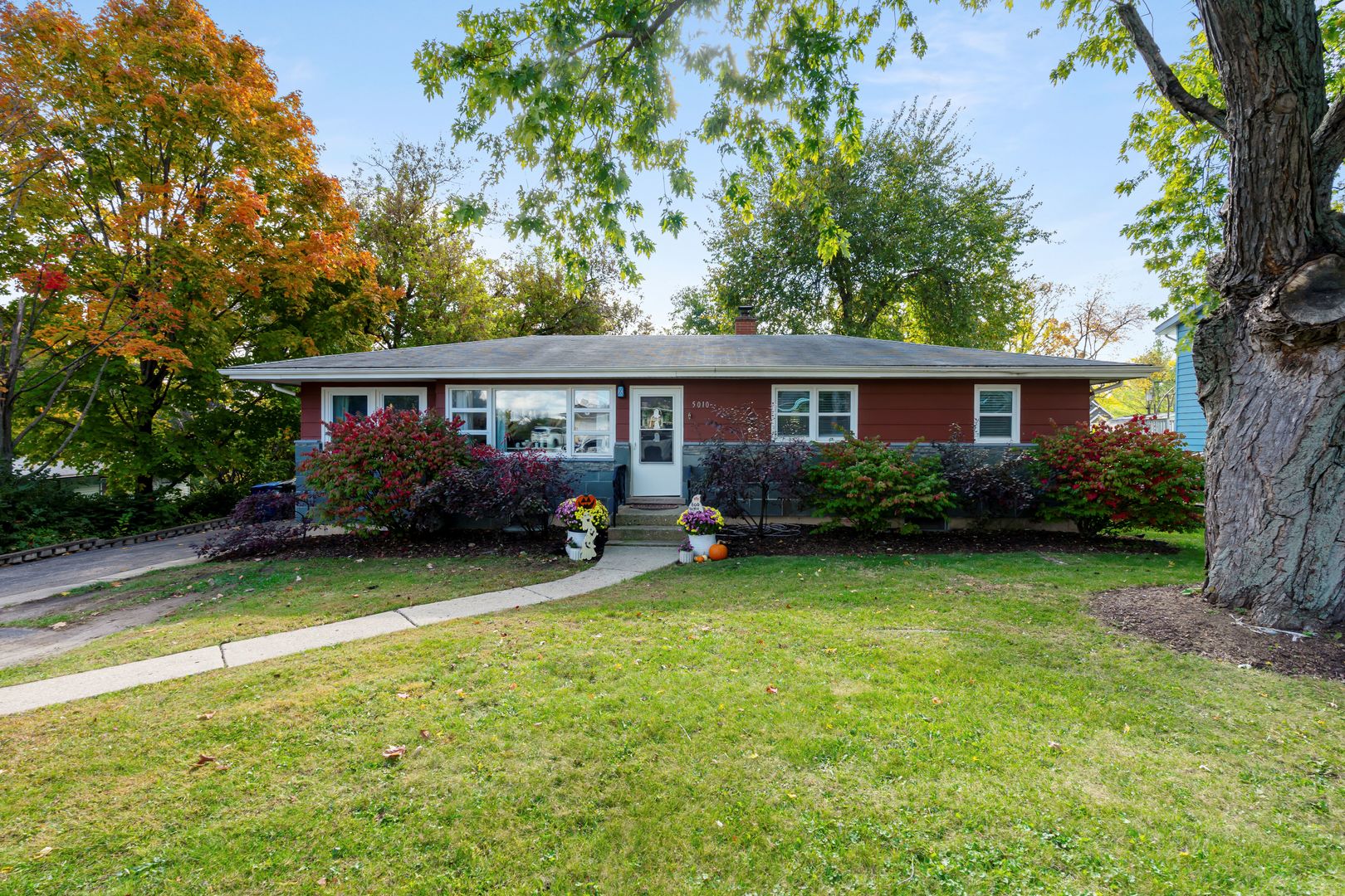 5010 N Westwood Drive Property Photo 1