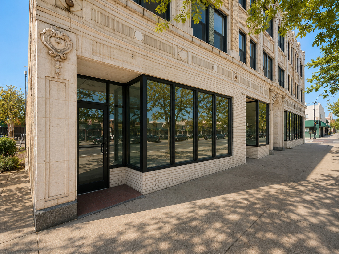 5256 N Broadway Street Property Photo 1
