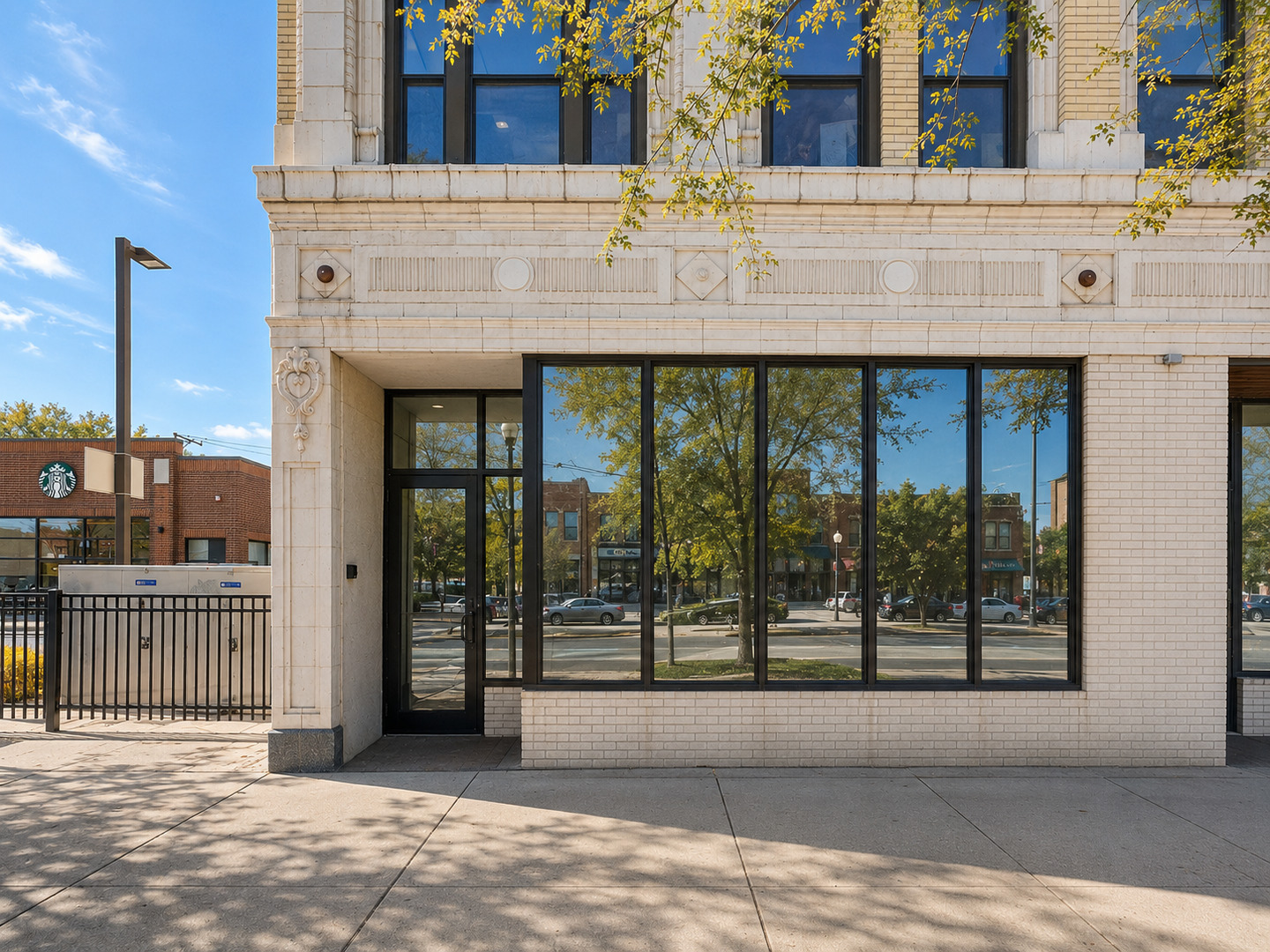 5256 N Broadway Street Property Photo 2