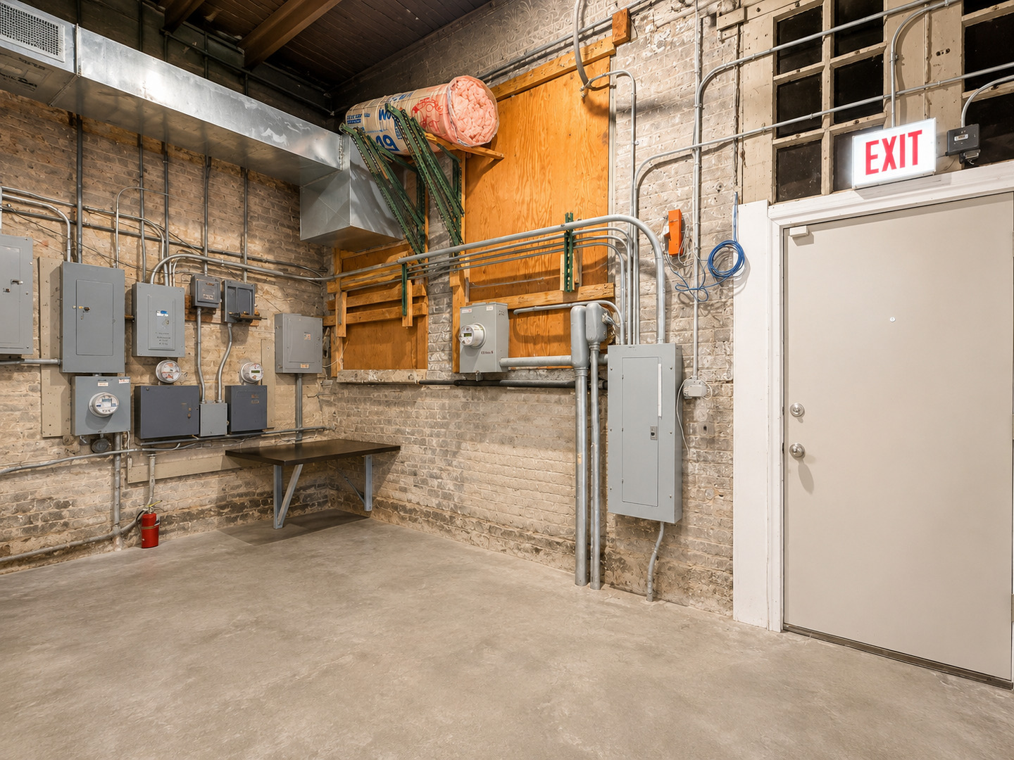 5256 N Broadway Street Property Photo 12