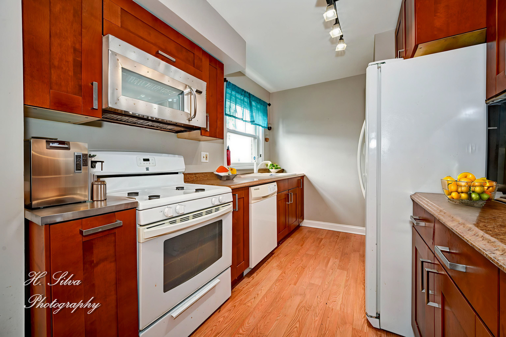 2628 Willow Street Property Photo 3