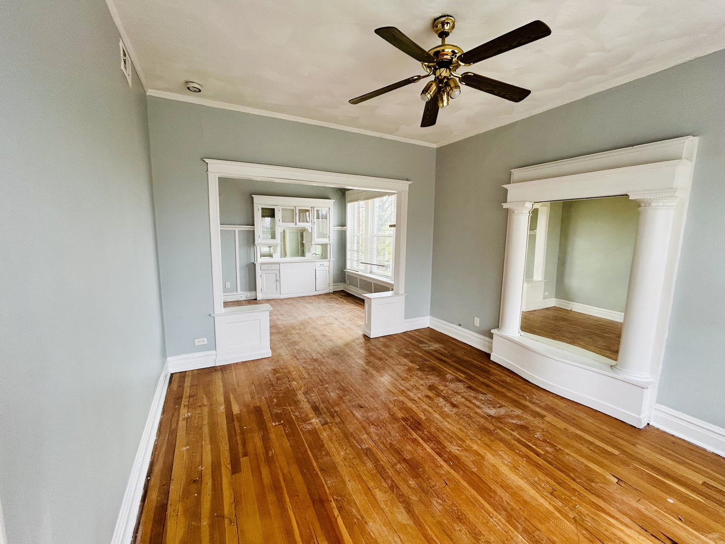 7459 S Champlain Avenue Property Photo 4